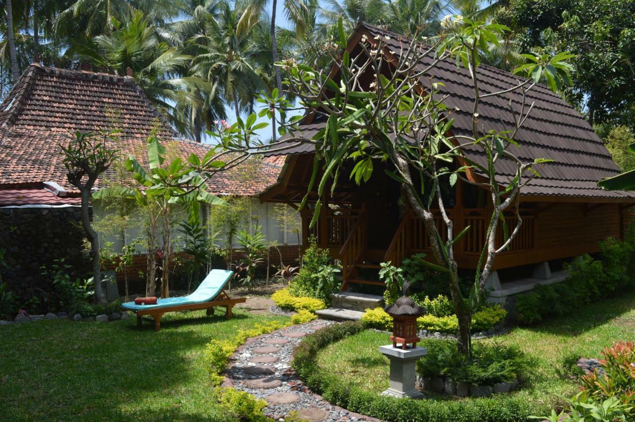 The Lumbung Tejakula Bagian luar foto