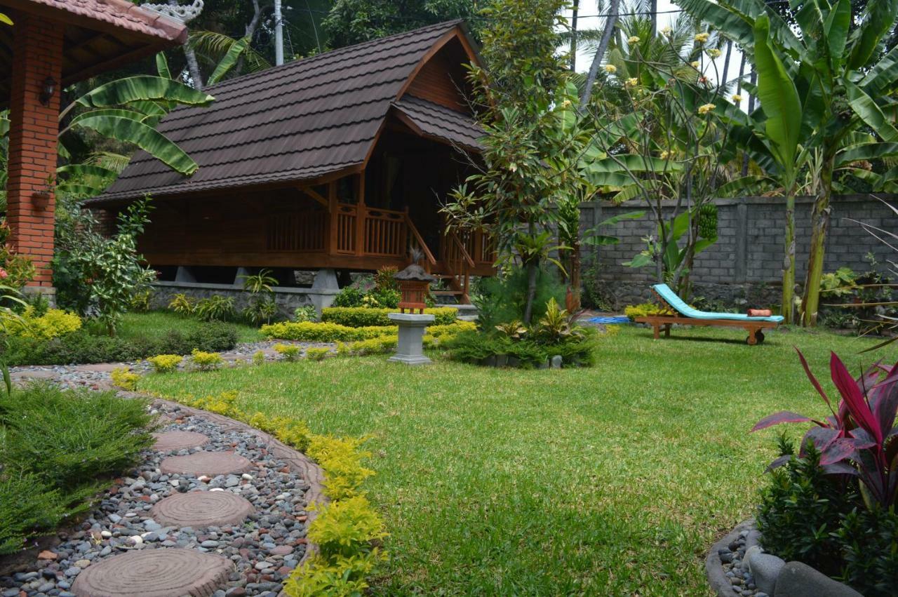 The Lumbung Tejakula Bagian luar foto
