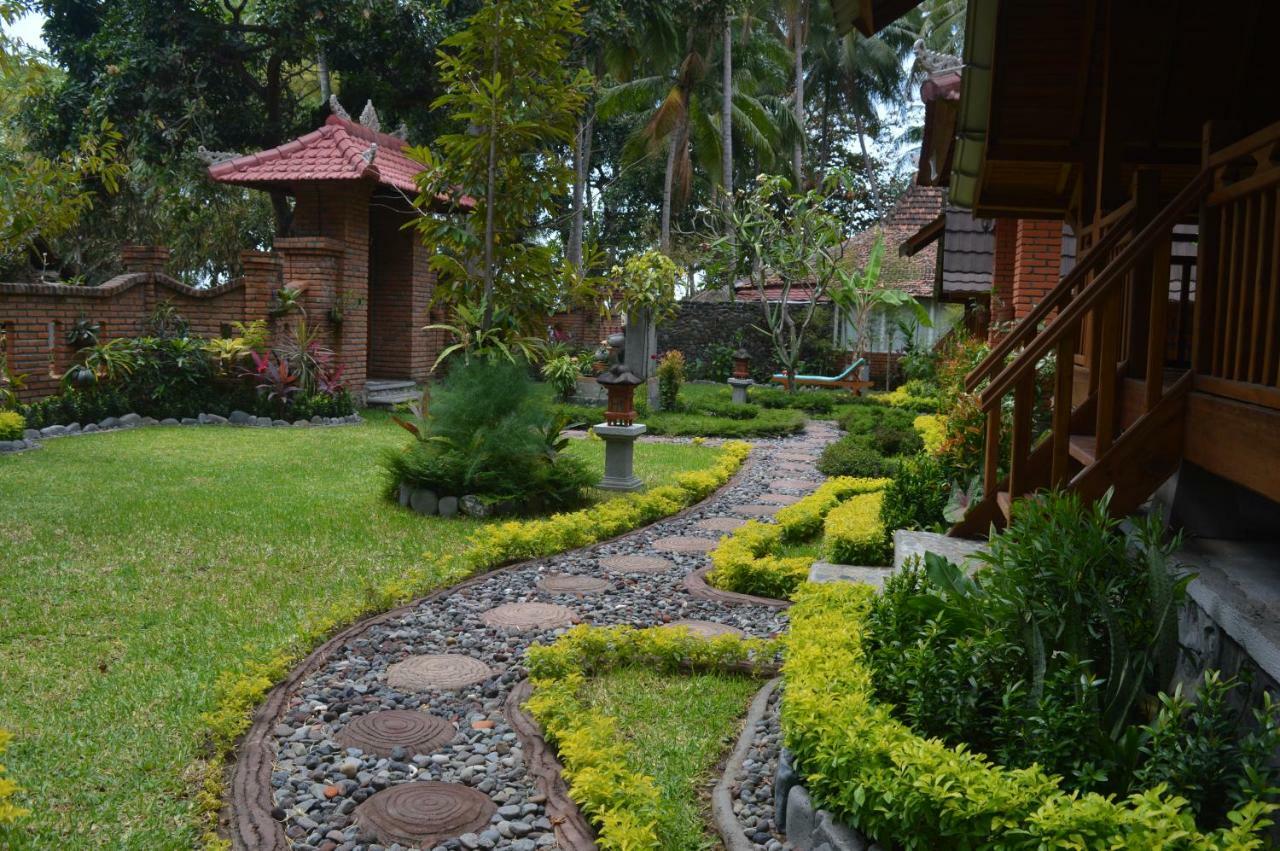 The Lumbung Tejakula Bagian luar foto